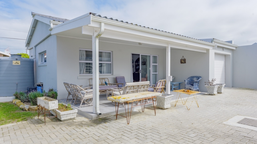 7 Bedroom Property for Sale in Struisbaai Western Cape